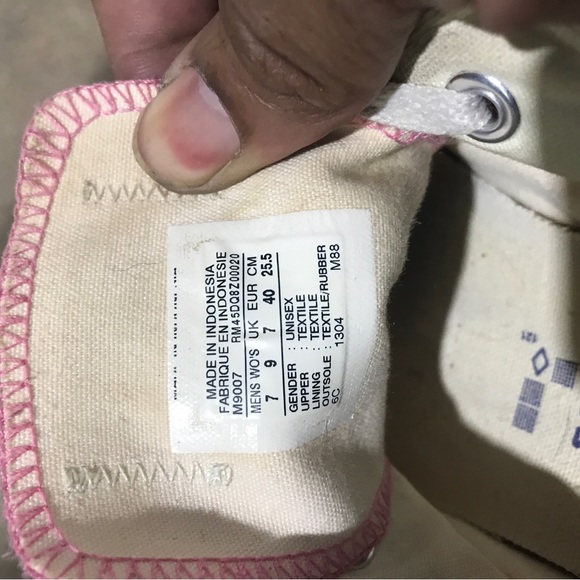 Pink converse - Picture 2 of 3